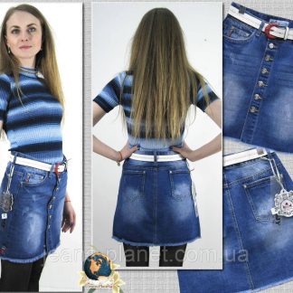 Коротка джинсова спідниця-трапеція з потертостями на ґудзиках із ременем