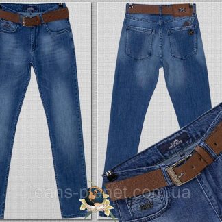 Брендові чоловічі класичні джинси світло-синього кольору.