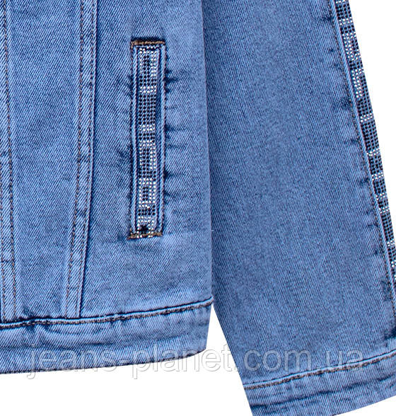 Жіноча джинсова класична куртка з прикрасою стрази — изображение 4